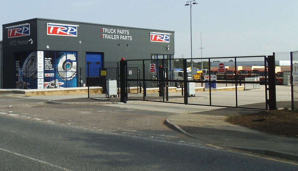 Vehicular swinging gate