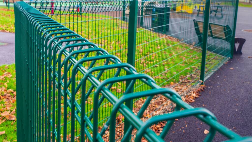 ROLLTOP TOP DETAIL AND FENCE 1