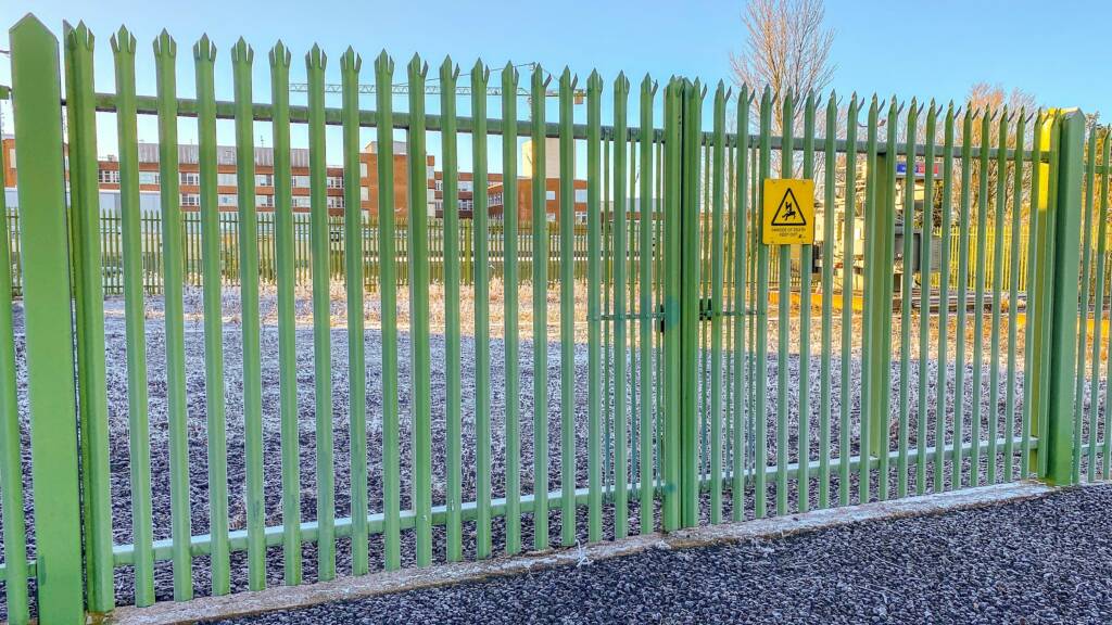 NIE SPEC DOUBLE PALISADE GATE lowres