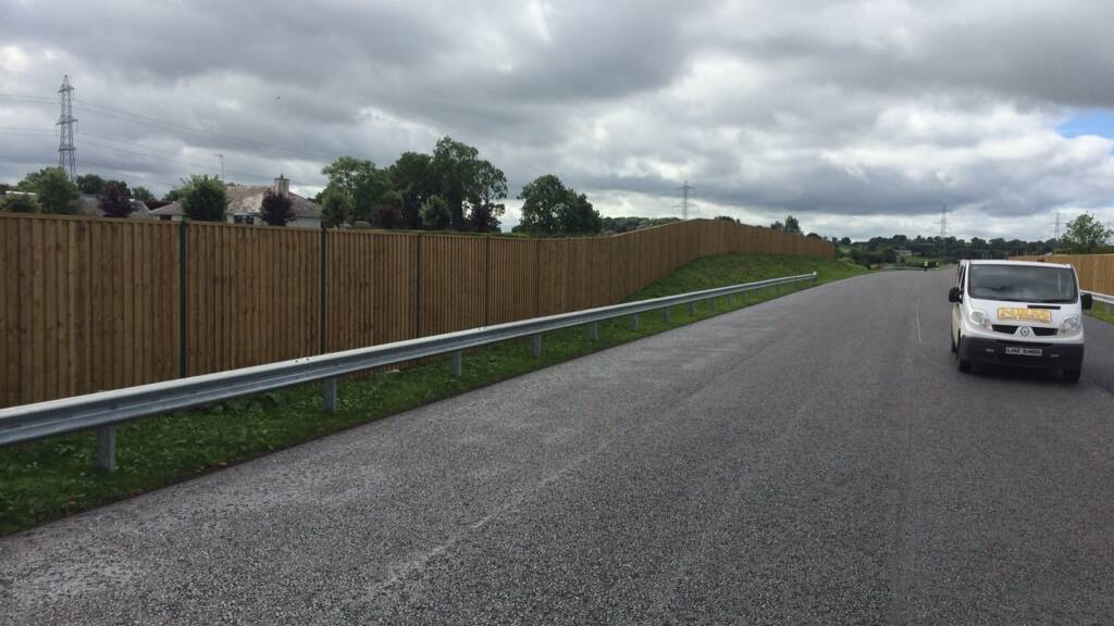 Acoustic reflective barrier