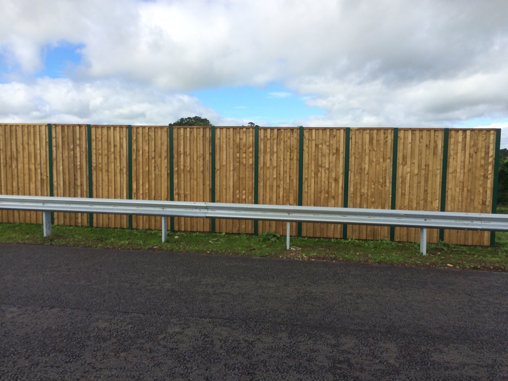 Acoustic reflective barrier
